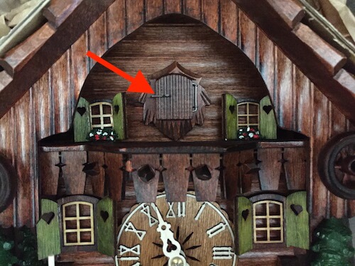 Cuckoo clock cuckoo door